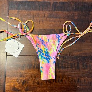 Kulani Kinis cheeky bottom